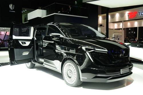 街拍国产霸气商务车视频-第1张图片-无码人妻蜜肉动漫中文字幕